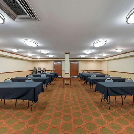 Best Western Louisville East Inn & Suites Eksteriør bilde