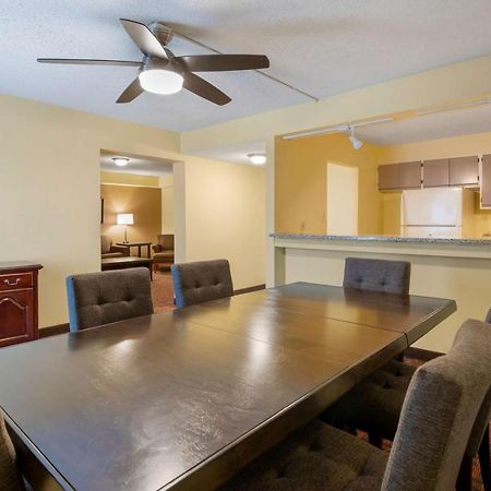 Best Western Louisville East Inn & Suites Eksteriør bilde