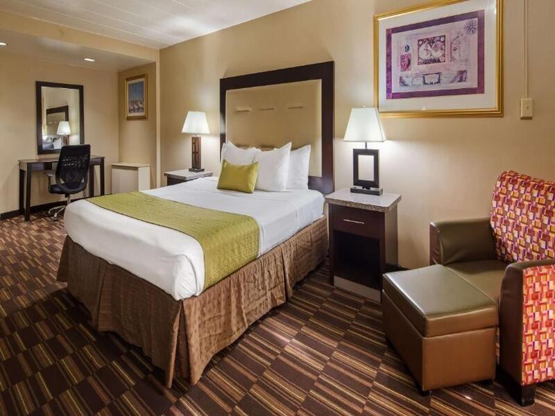 Best Western Louisville East Inn & Suites Eksteriør bilde