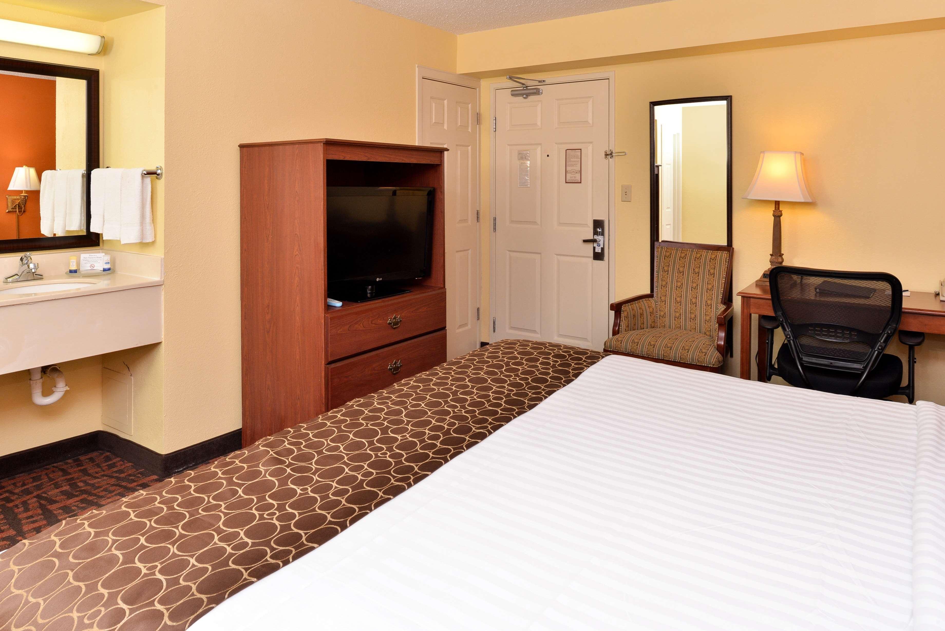 Best Western Louisville East Inn & Suites Eksteriør bilde
