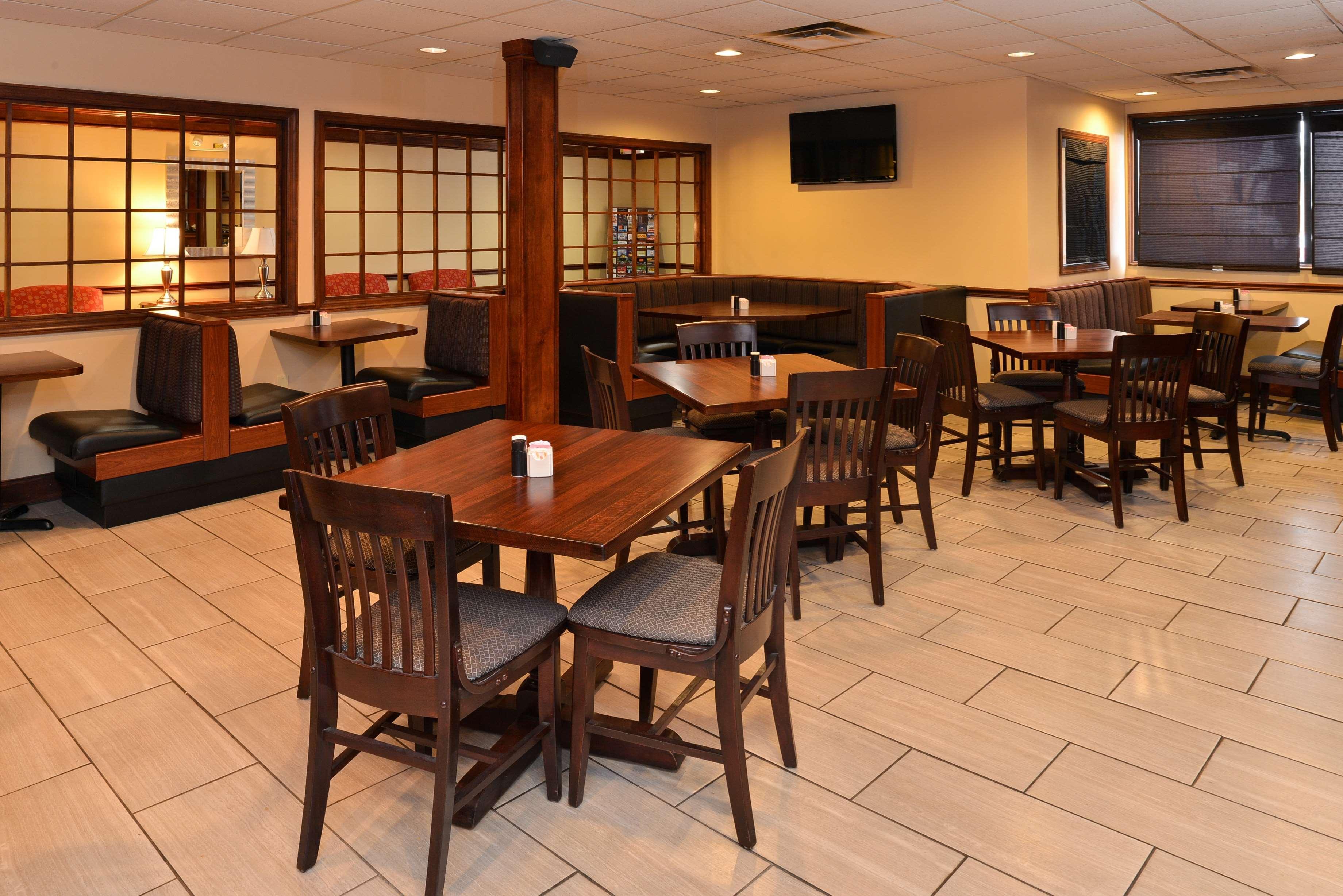 Best Western Louisville East Inn & Suites Eksteriør bilde