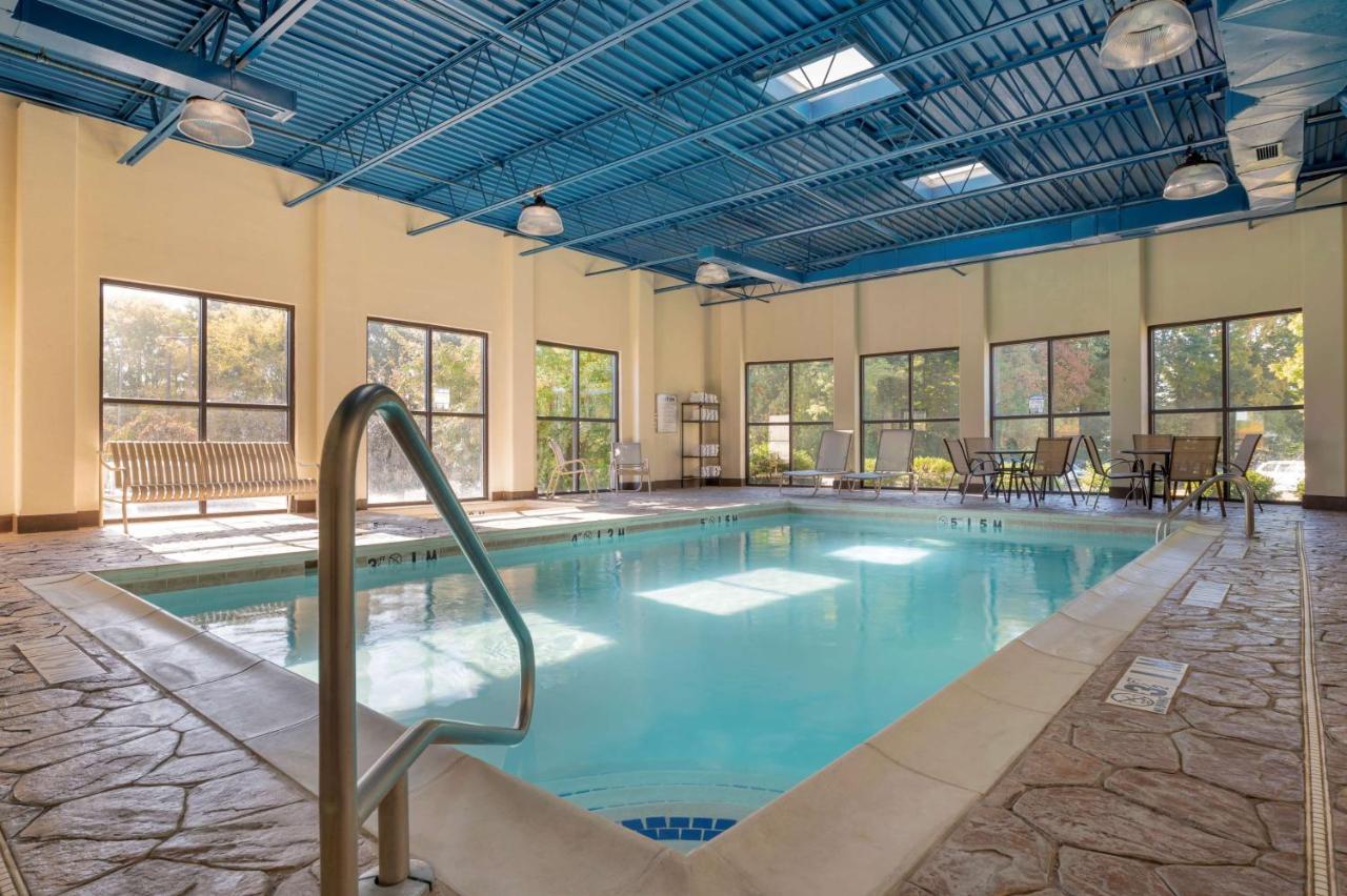 Best Western Louisville East Inn & Suites Eksteriør bilde