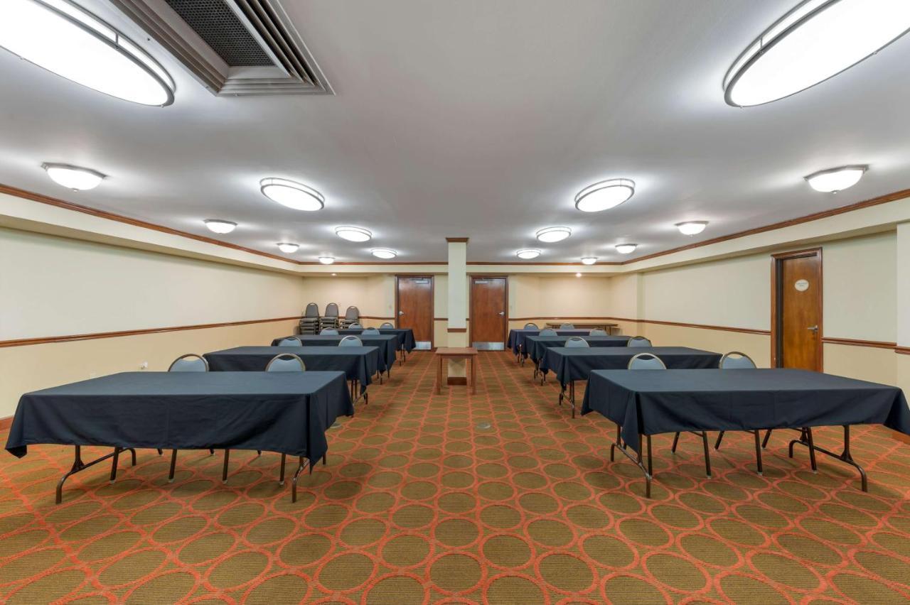 Best Western Louisville East Inn & Suites Eksteriør bilde