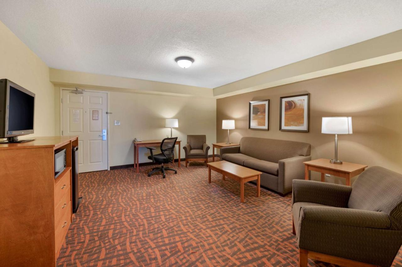 Best Western Louisville East Inn & Suites Eksteriør bilde