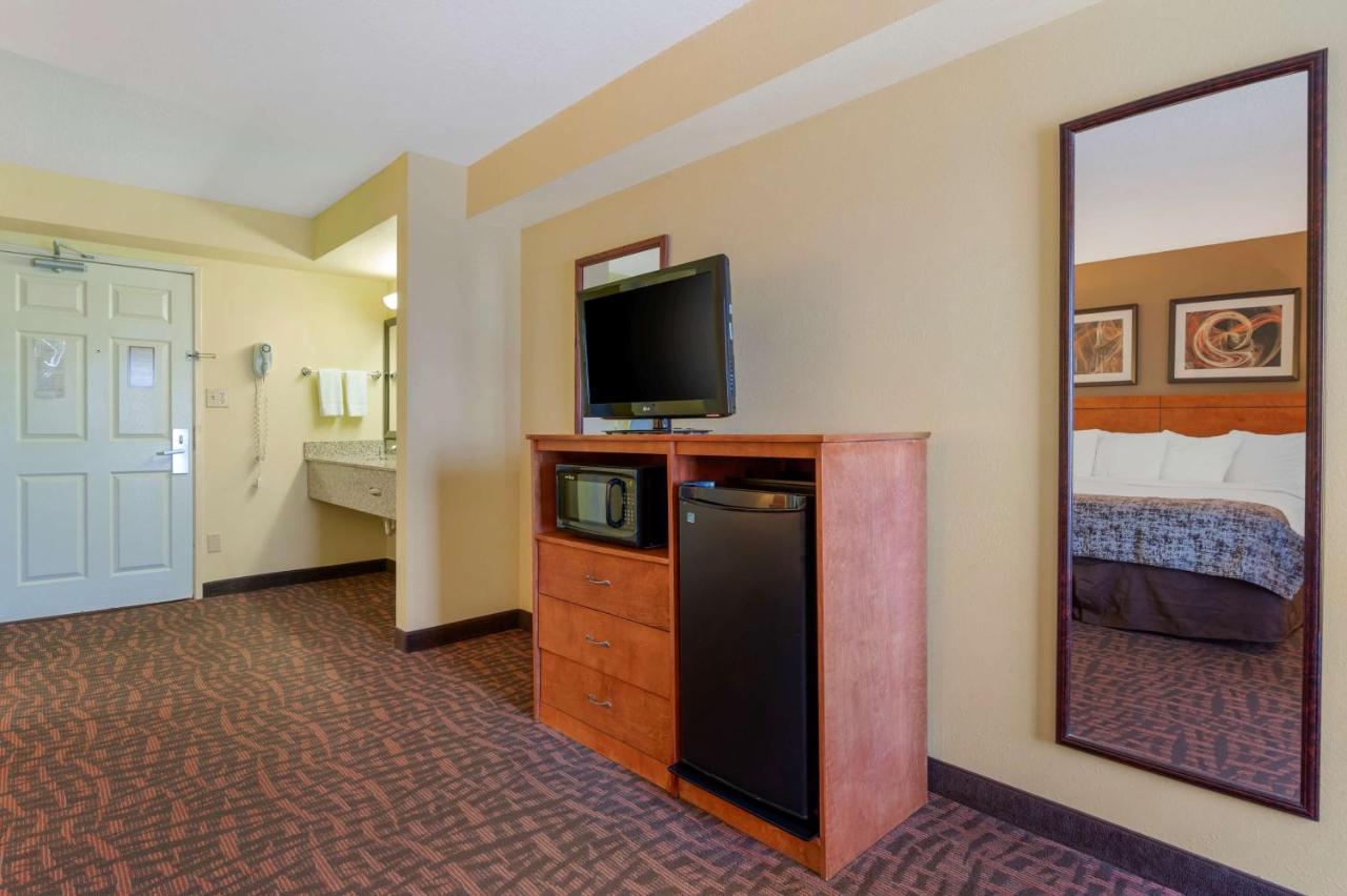 Best Western Louisville East Inn & Suites Eksteriør bilde