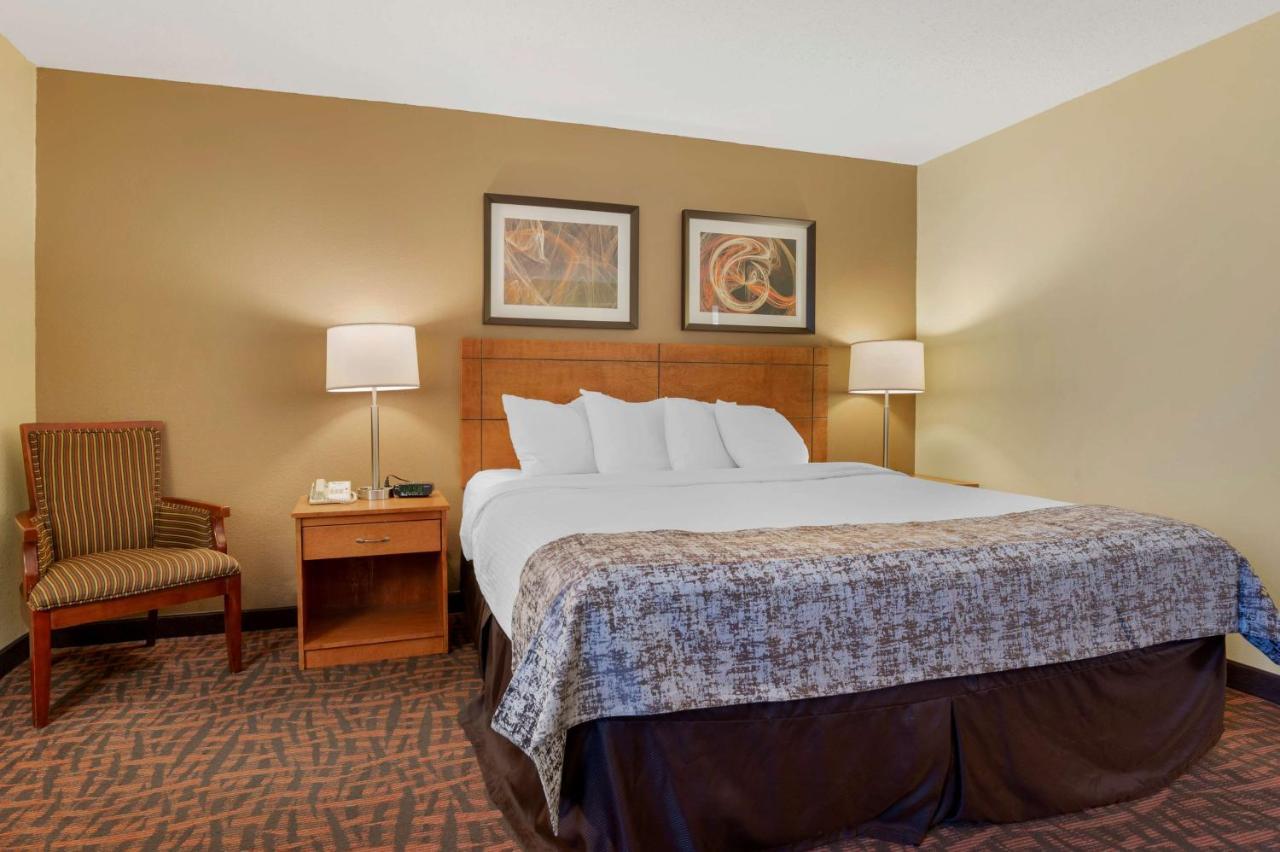 Best Western Louisville East Inn & Suites Eksteriør bilde