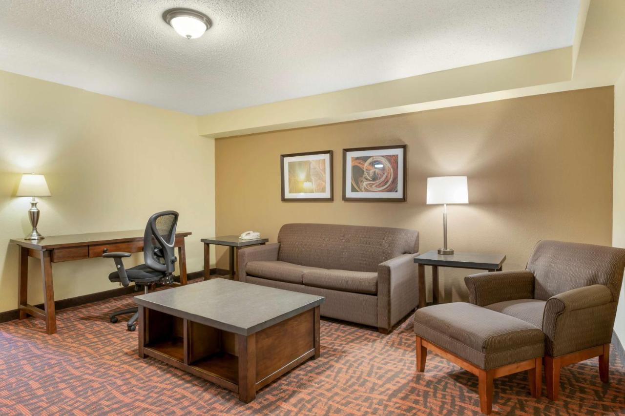 Best Western Louisville East Inn & Suites Eksteriør bilde