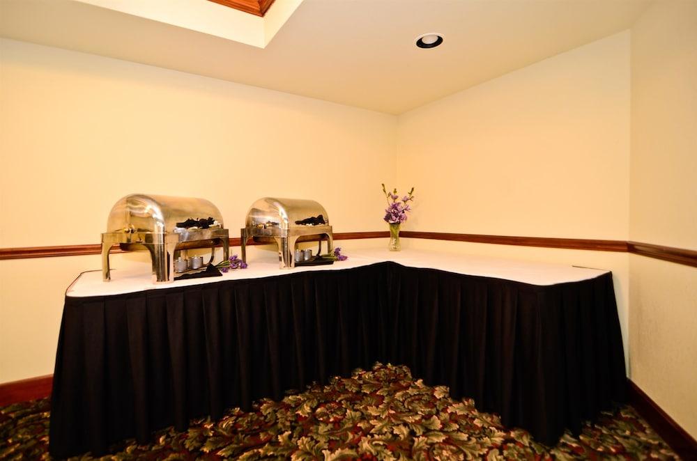 Best Western Louisville East Inn & Suites Eksteriør bilde