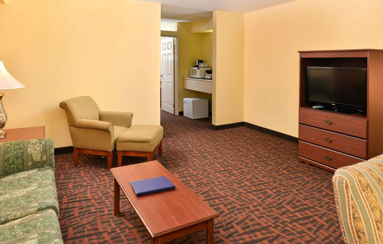 Best Western Louisville East Inn & Suites Eksteriør bilde