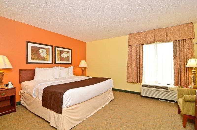 Best Western Louisville East Inn & Suites Eksteriør bilde